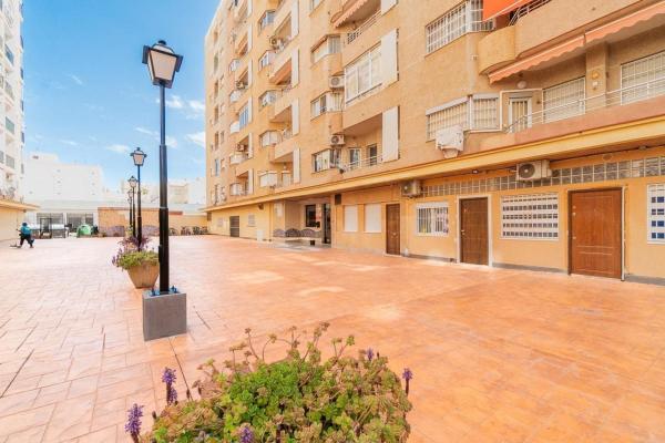 Sale of flat in Piso en Calle la Loma, 109, Avenida Habaneras - Curva de Palangre, Torrevieja, Torrevieja
 photo 1