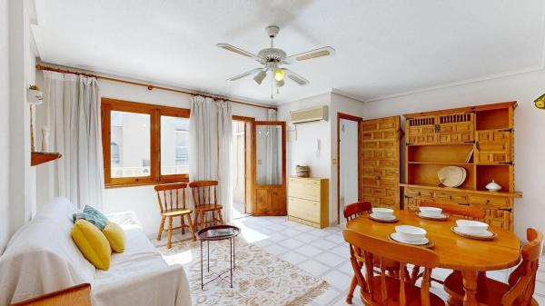 Sale of flat in Piso en Calle Arquitecto Larramendi, 23, Avenida Habaneras - Curva de Palangre, Torrevieja, Torrevieja
 photo 1