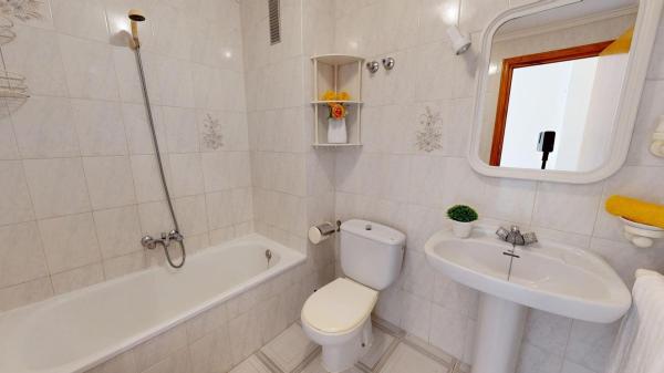 Sale of flat in Piso en Calle Arquitecto Larramendi, 23, Avenida Habaneras - Curva de Palangre, Torrevieja, Torrevieja
 photo 4