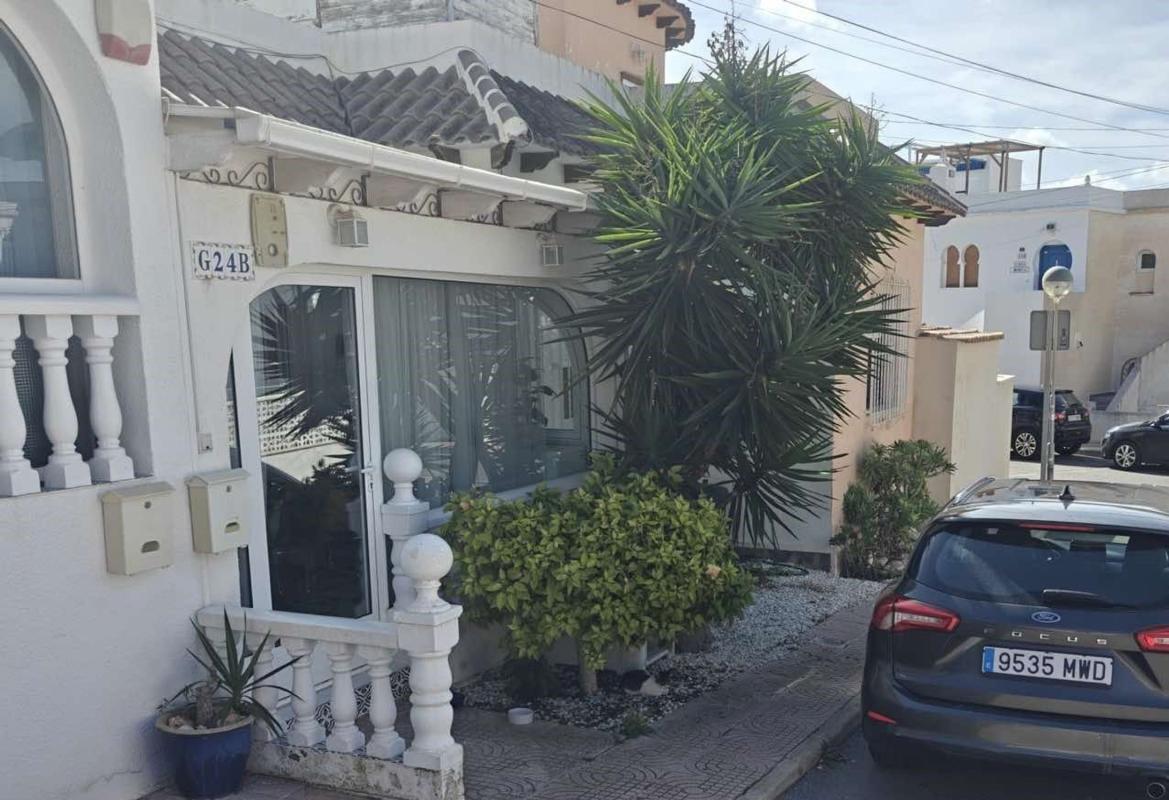 Sprzedaż szeregowego domku w  Chalet adosado en Calle Tulipán, Blue Lagoon - Galán, San Miguel de Salinas , San Miguel de Salinas photo 2