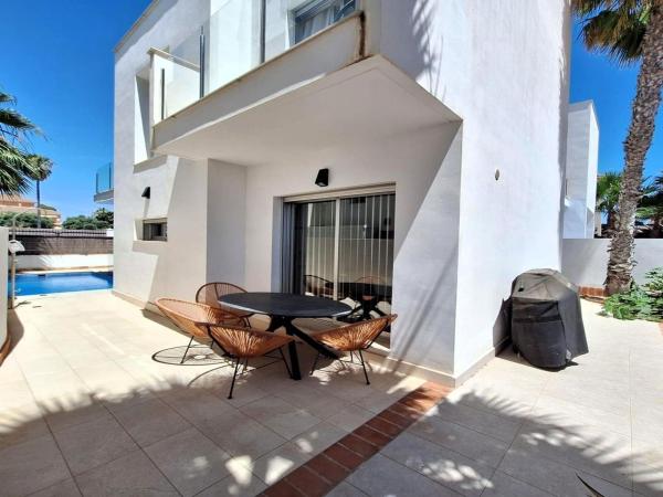 Casa o chalet independiente en Calle Tomas Valcarcel, 18, Zona los Frutales, Torrevieja photo 1