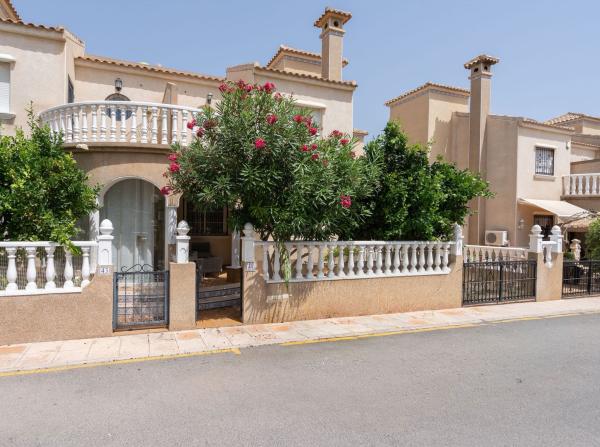 Chalet adosado en Arco Iris, Playa Flamenca, Orihuela photo 1