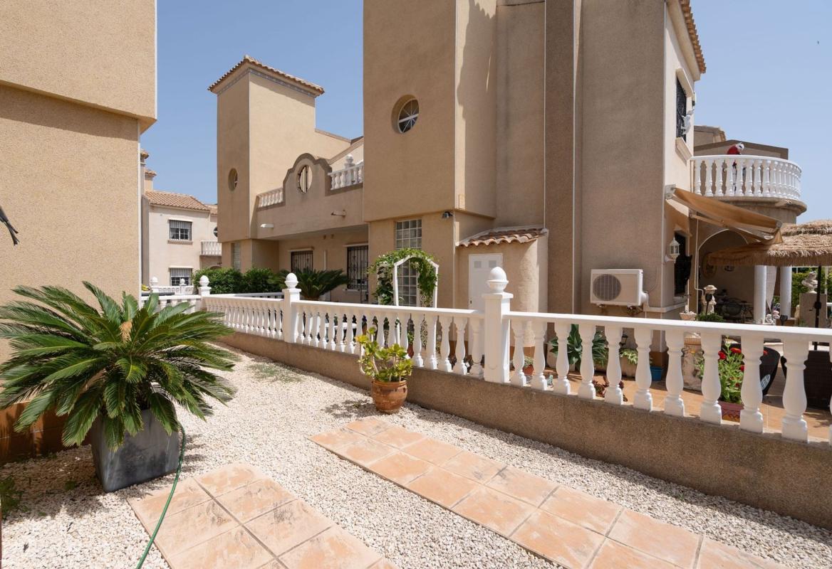 Venta de chalet adosado en  Chalet adosado en Arco Iris, Playa Flamenca, Orihuela , Orihuela photo 4