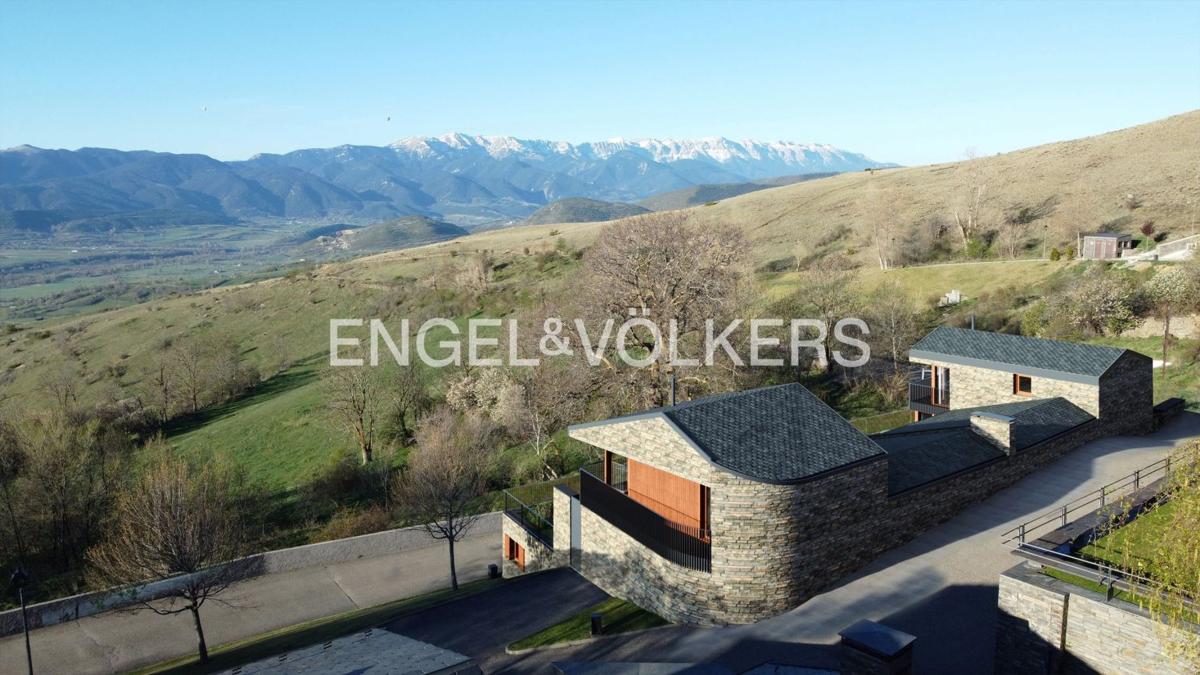 Properties for sale and rent in Spain photo 2