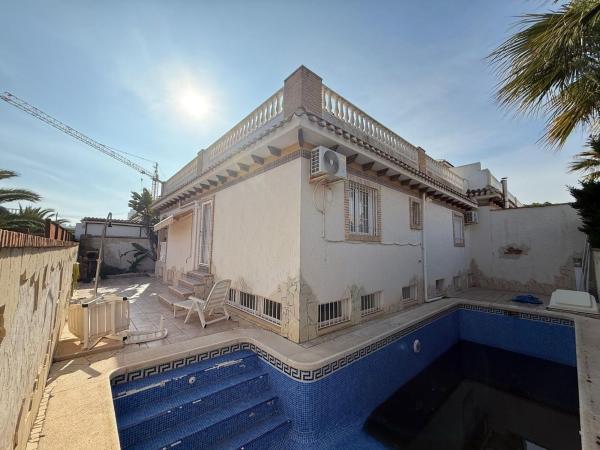 Chalet pareado en Avenida Ramón del Valle Inclán - Torreta, La Siesta - El Salado - Torreta, Torrevieja photo 1
