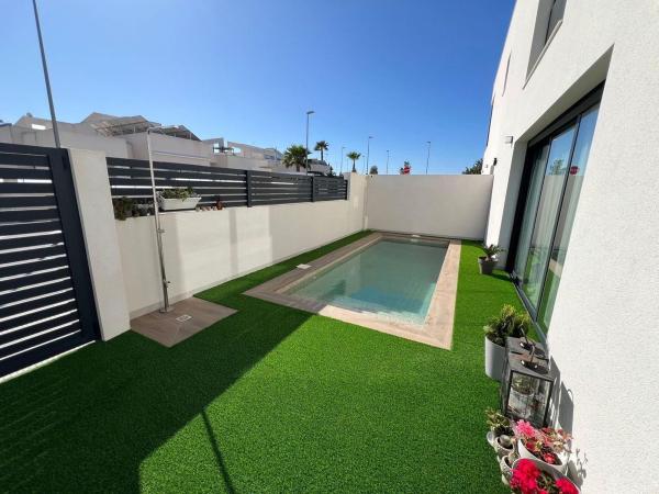 Casa o chalet independiente en Calle Vicente Aleixandre, Benijofar photo 1