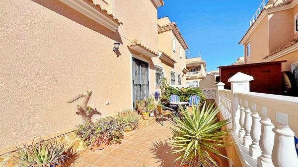 Chalet adosado en venta en  Chalet adosado en Villamartín, Orihuela , Orihuela photo 4