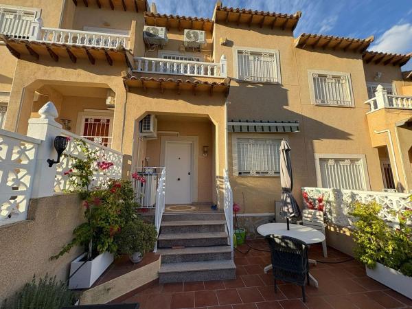 Chalet adosado en venta en Chalet adosado en Calle Pintor Botí, Villamartín, Orihuela , Orihuela photo 1