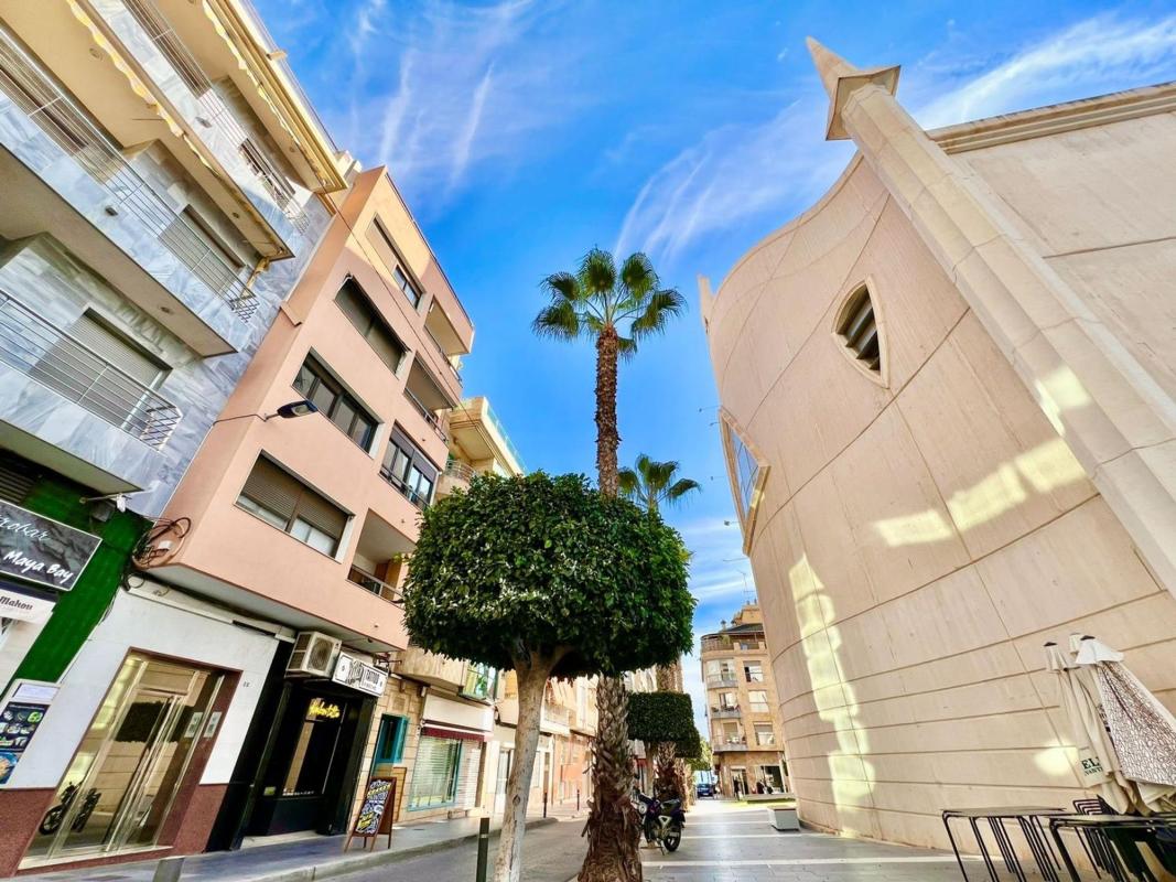 Venta de piso en Piso en Calle Moriones, Las Piscinas Naturales, Torrevieja, Torrevieja
photo 2