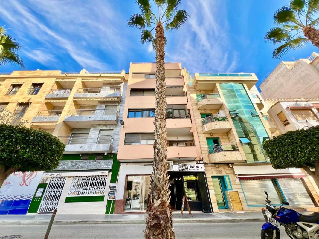 Venta de piso en Piso en Calle Moriones, Las Piscinas Naturales, Torrevieja, Torrevieja
photo 3