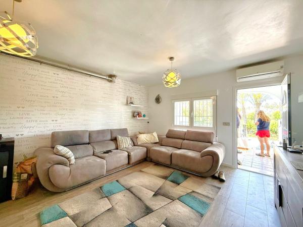 Chalet independiente en venta en Casa o chalet en Villamartín, Orihuela, Orihuela thumbnail 2