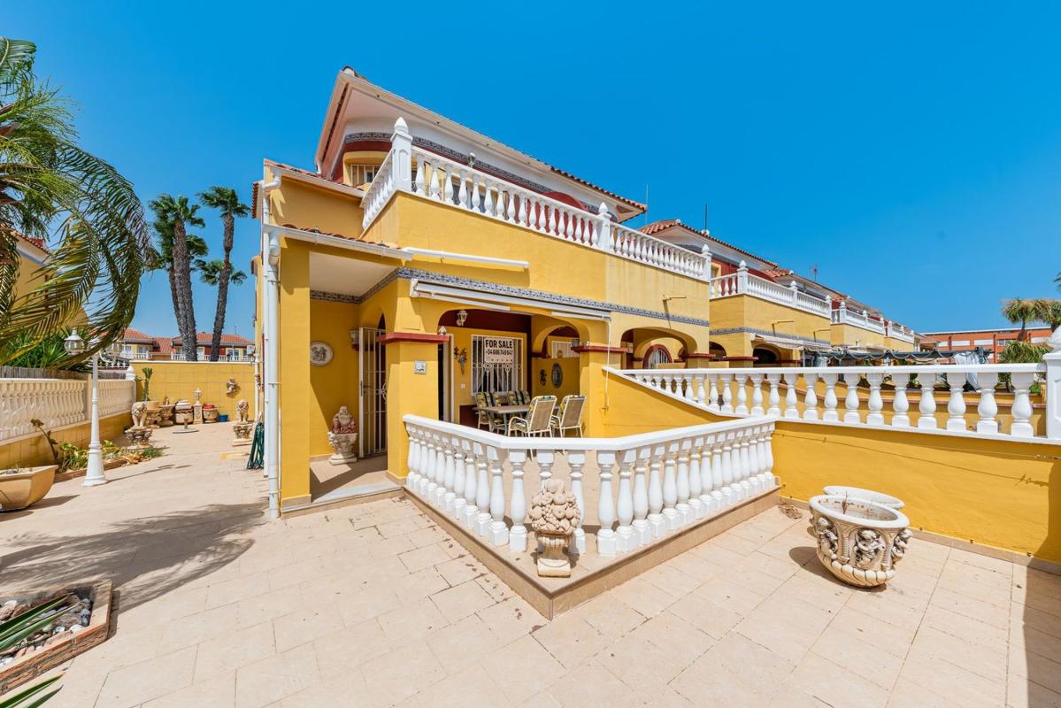Sale of townhouse in Chalet adosado en Hondo El, La Siesta - El Salado - Torreta, Torrevieja , Torrevieja photo 2