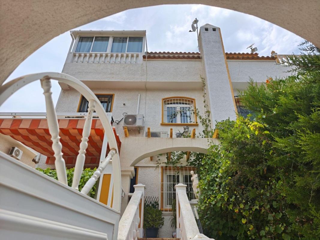 Продажа таунхауса в  Chalet adosado en Urbanización los Altos, Los Balcones - Los Altos del Edén, Torrevieja , Торревьеха photo 5