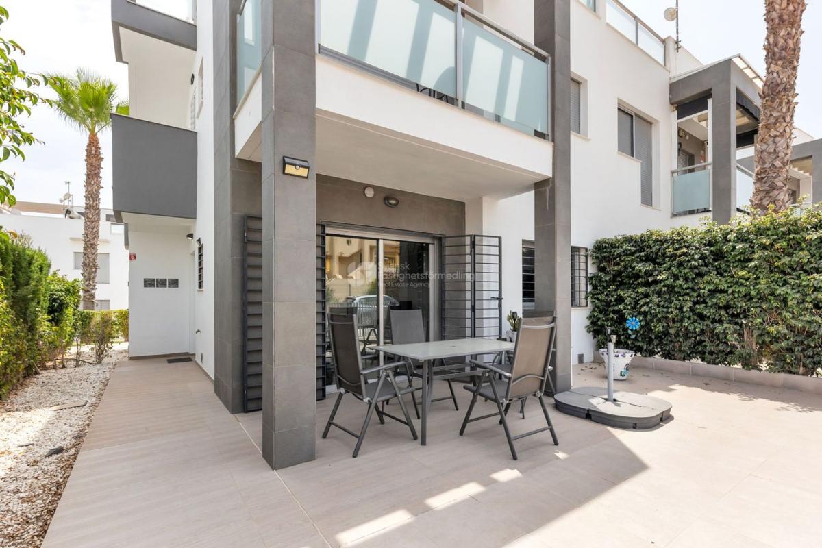 Venta de piso en Piso en Calle Toro, 1212, Los Balcones - Los Altos del Edén, Torrevieja, Torrevieja
photo 1