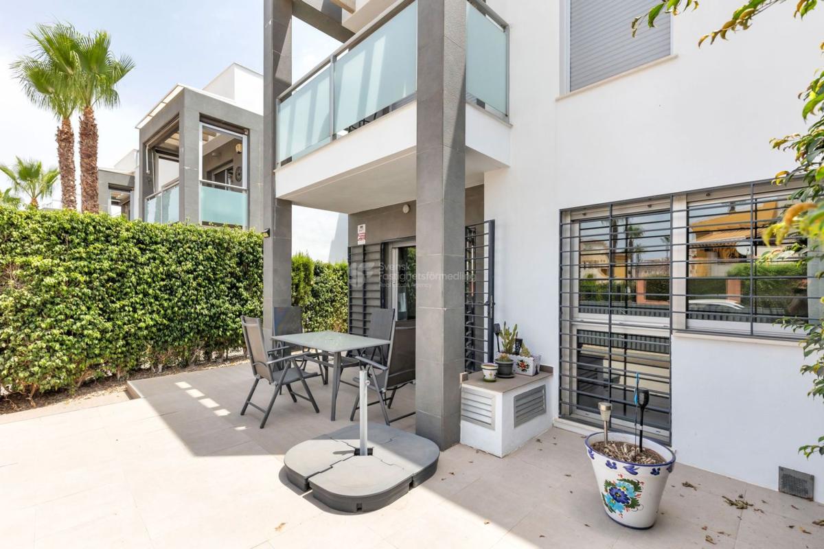 Venta de piso en Piso en Calle Toro, 1212, Los Balcones - Los Altos del Edén, Torrevieja, Torrevieja
photo 2