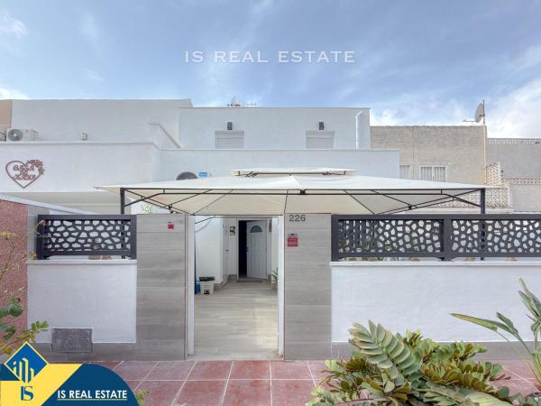 Chalet pareado en Calle de los Lirios, La Siesta - El Salado - Torreta, Torrevieja photo 1