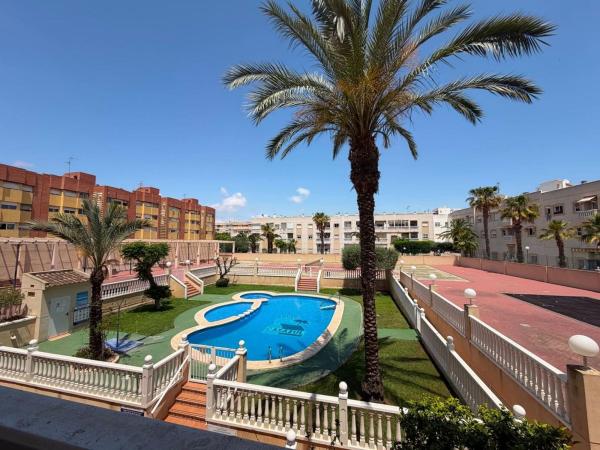 Venta de piso en Piso en Avenida Diego Ramírez Pastor, Antonio Machado, Torrevieja, Torrevieja
photo 1