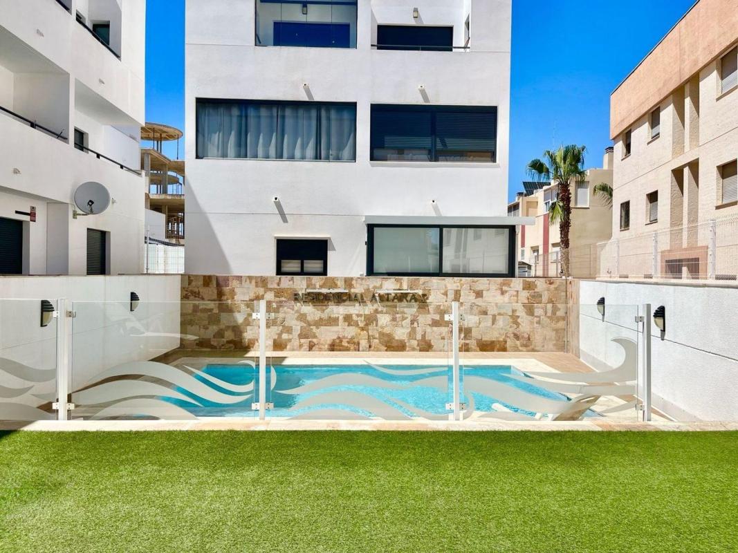 Sprzedaż niezależnego domku jednorodzinnego w Chalet pareado en Calle Carcaixent, Urbanizaciones, Guardamar del Segura, Guardamar del Segura photo 5