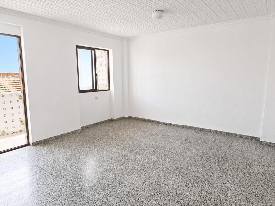 Venta de piso en Piso en Carolinas Bajas, Alicante / Alacant, Alicante / Alacant
 photo 2