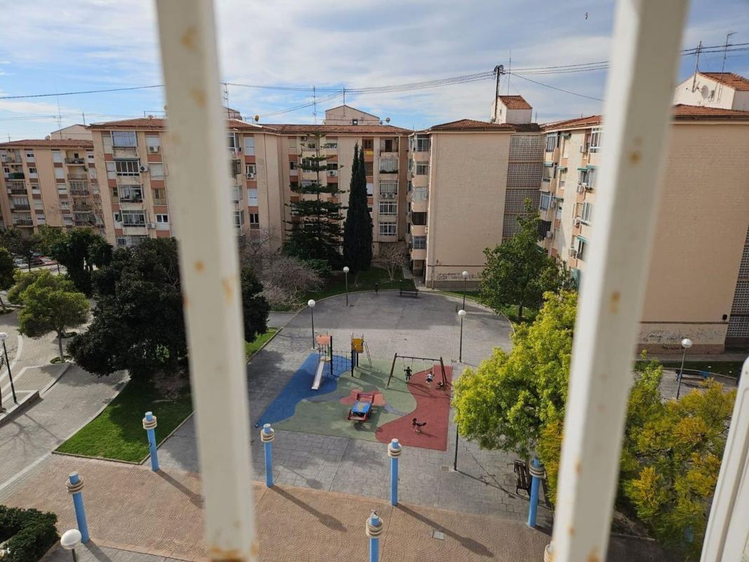 Venta de piso en Piso en Plaza de la Cruz, Virgen del Remedio - Parque lo Morant, Alicante / Alacant, Alicante / Alacant
 photo 2