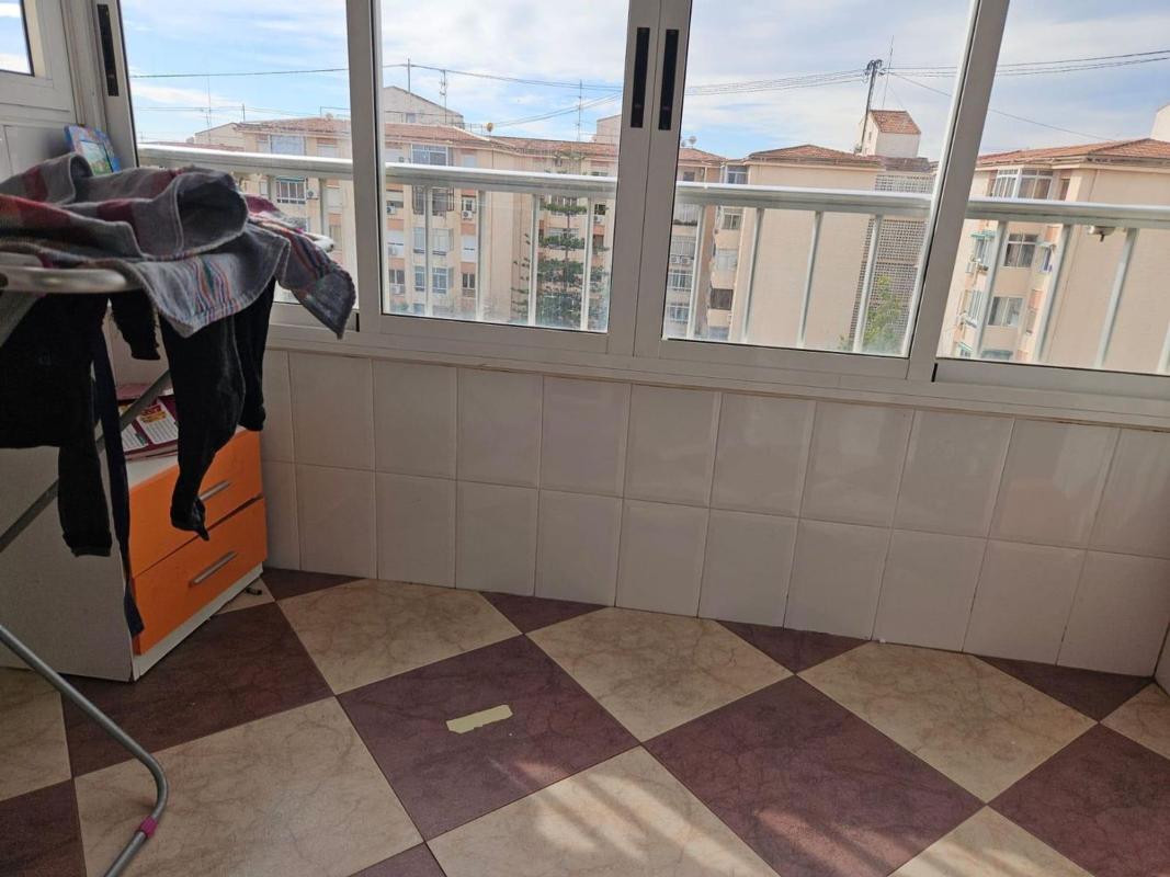 Venta de piso en Piso en Plaza de la Cruz, Virgen del Remedio - Parque lo Morant, Alicante / Alacant, Alicante / Alacant
 photo 5
