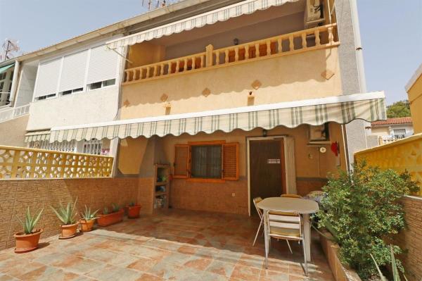 Chalet adosado en Calle Maestro Quino, Playa de los Náufragos, Torrevieja photo 4