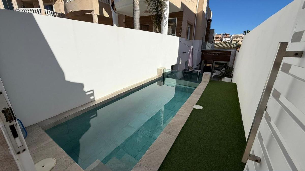 Sprzedaż niezależnego domku jednorodzinnego w Chalet pareado en Calle Lepe, 13, Blue Lagoon - Galán, San Miguel de Salinas, San Miguel de Salinas photo 4