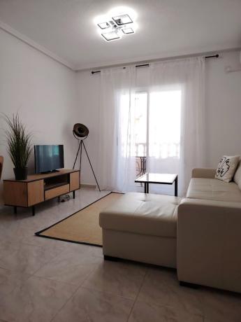 Продажа квартиры на Piso en Calle Vicente Blasco Ibáñez, Las Piscinas Naturales, Torrevieja, Торревьеха
 photo 1