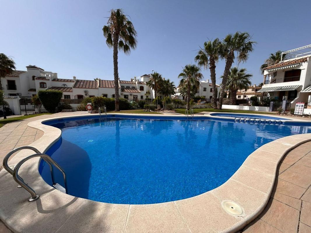 Venta de chalet adosado en Chalet adosado en Pau 8, Villamartín, Orihuela , Orihuela photo 3