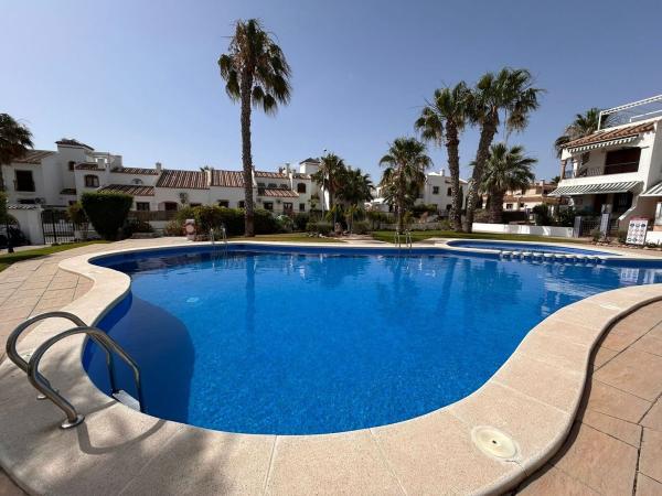Chalet adosado en Pau 8, Villamartín, Orihuela thumbnail 2