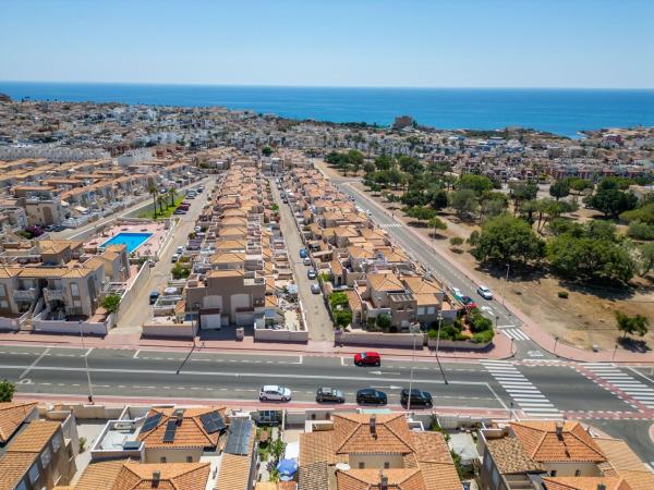 Chalet adosado en Avenida Jose Zorrilla, 7, Aguas Nuevas, Torrevieja photo 1