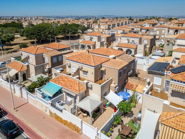 Chalet adosado en Avenida Jose Zorrilla, 7, Aguas Nuevas, Torrevieja photo 2