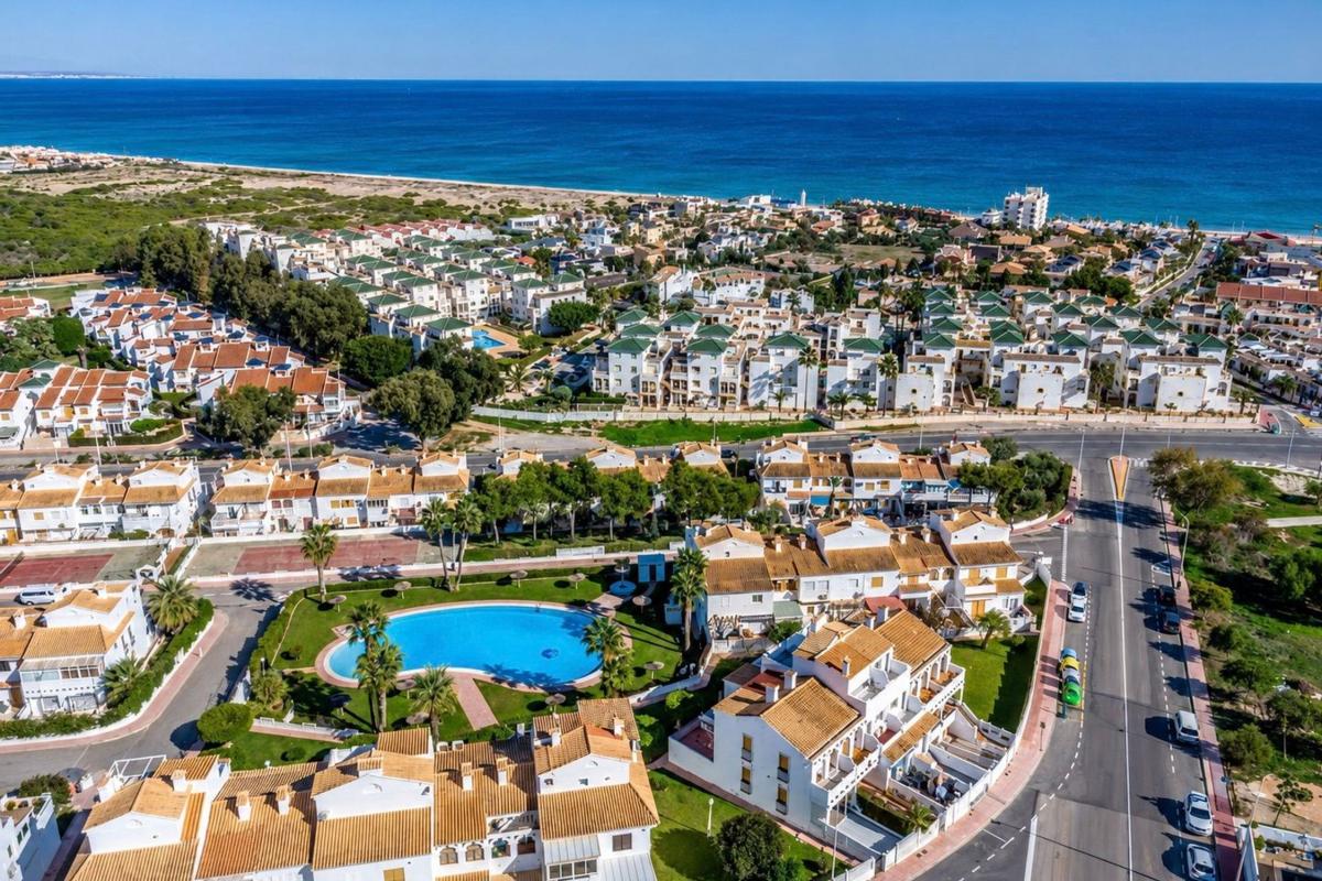 Sprzedaż niezależnego domku jednorodzinnego w Casa o chalet independiente en Torreblanca, Torrevieja, Torrevieja photo 2