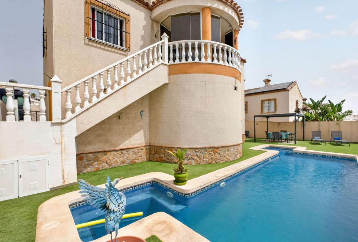 Sprzedaż niezależnego domku jednorodzinnego w Casa o chalet independiente en Calle Río Segura, 11, Centro, San Miguel de Salinas, San Miguel de Salinas photo 2