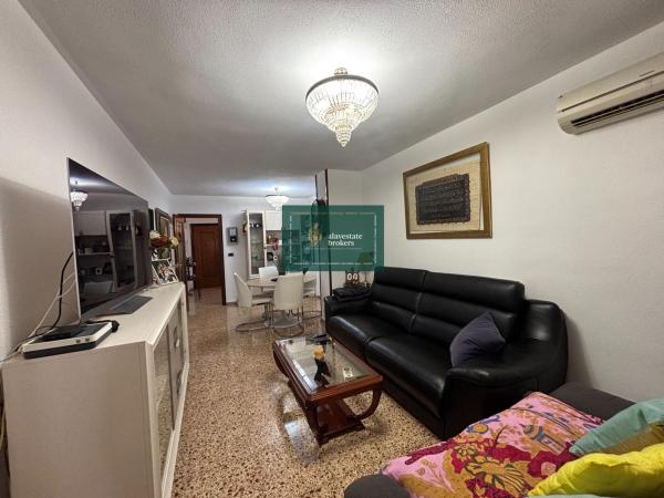 Venta de piso en Campoamor-Carolinas-Altozano, Alicante / Alacant
photo 1