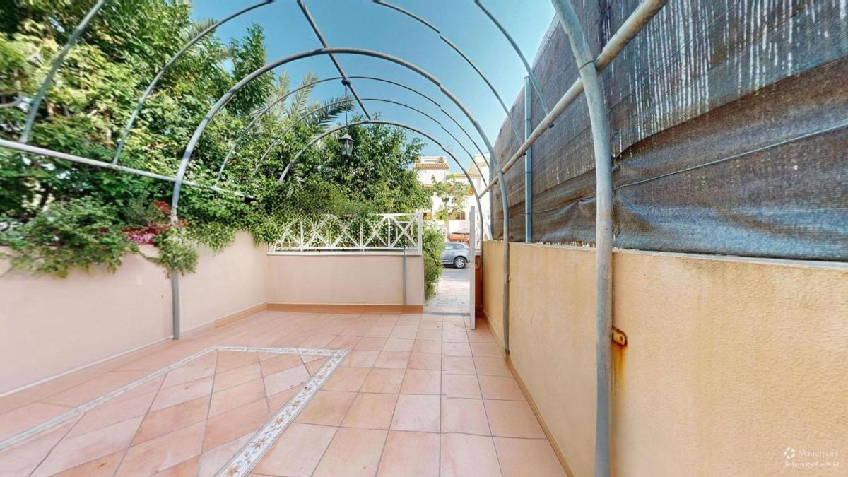 Продажа таунхауса в  Chalet adosado en Avenida de la Armada Española, Calas de Santa Pola este, Santa Pola , Санта Пола photo 4