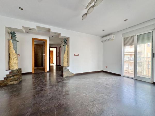 Sprzedaż mieszkania w Elche Ciudad, Elche / Elx
 photo 1