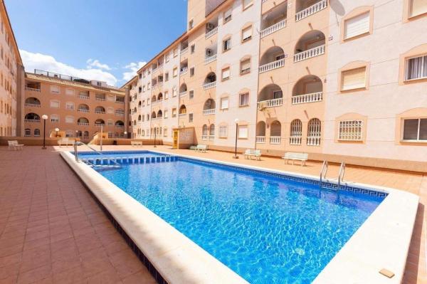 Venta de piso en Piso en Calle San Pascual, Antonio Machado, Torrevieja, Torrevieja
photo 1