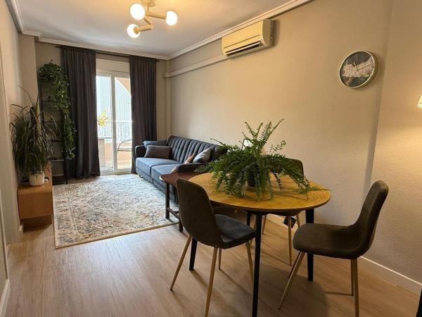 Venta de piso en Piso en Calle San Pascual, Antonio Machado, Torrevieja, Torrevieja
thumbnail 3