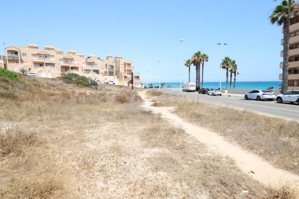 Terreno en Avenida Notario Juan José Martinez Román, Cabo Cervera, Torrevieja photo 2