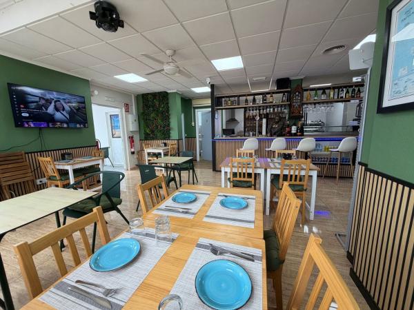 Cafetería, tienda de alimentación en Muelle Real Club Nautico, Puerto Deportivo, Torrevieja photo 4