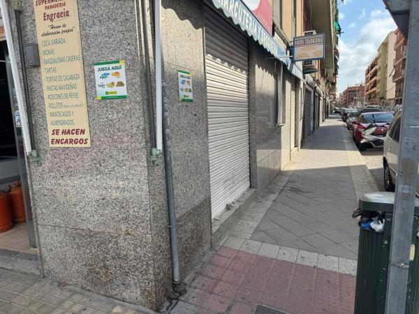 Tienda de alimentación, kiosco en Calle Joaquín Martínez Maciá, Carrús Oeste, Elche / Elx thumbnail 3