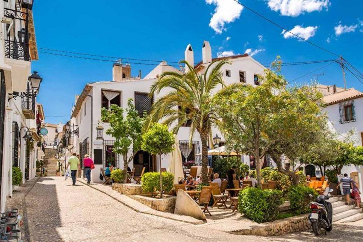 Propiedades en venta y alquiler en España photo 2