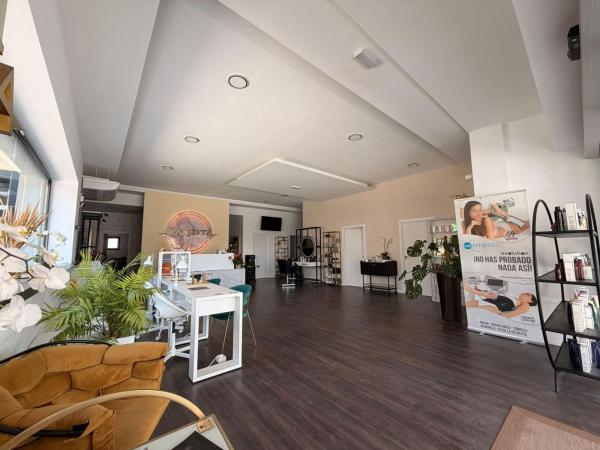 Centro estético en Calle Pebrella, Villamartín, Orihuela thumbnail 2