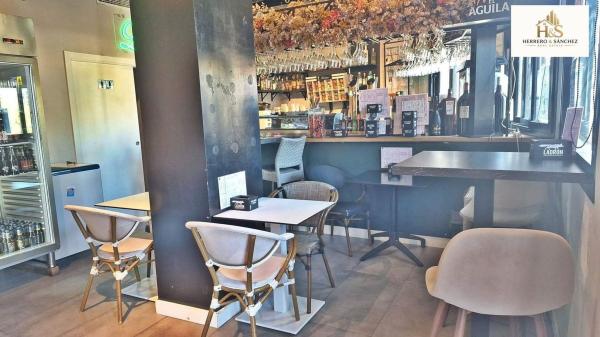 Bar en Plaza del Papa Juan Pablo II, Paus, Alicante / Alacant thumbnail 2