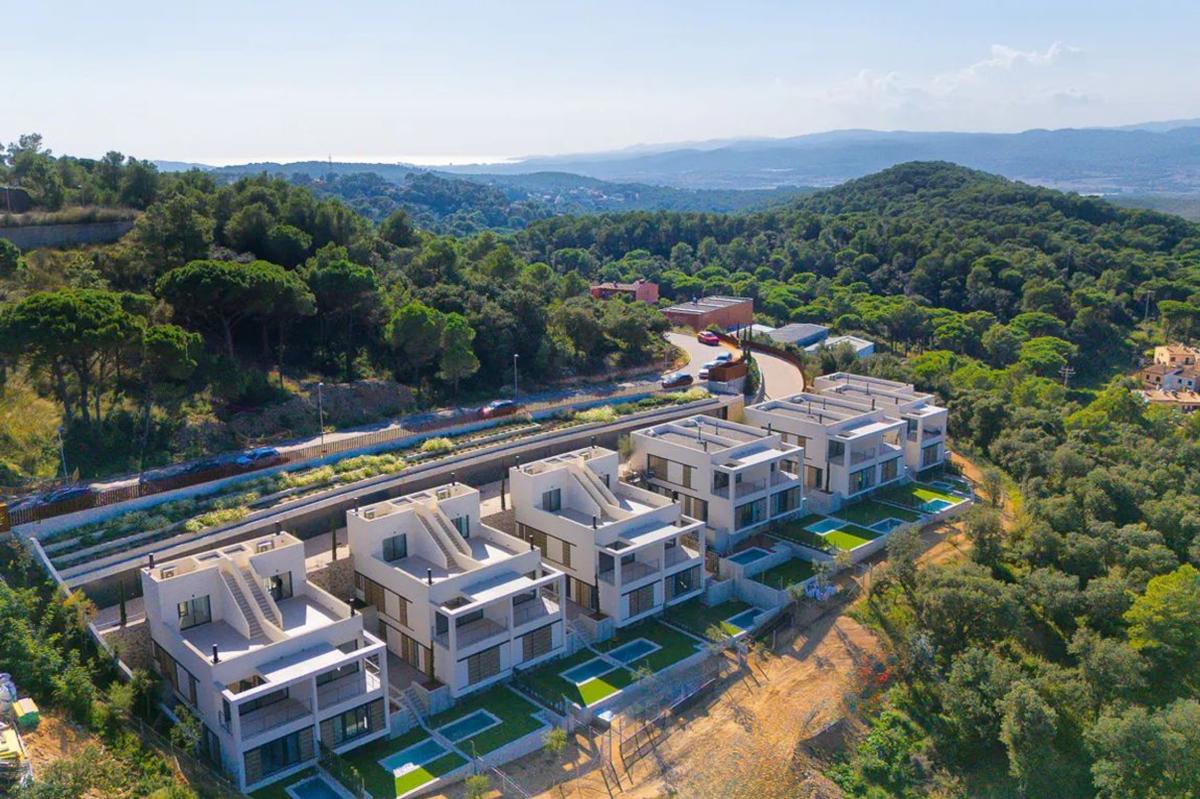 Properties for sale and rent in Spain photo 1