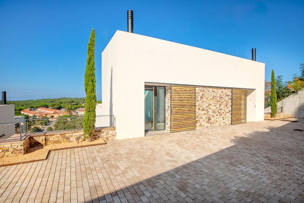 Properties for sale and rent in Spain photo 5