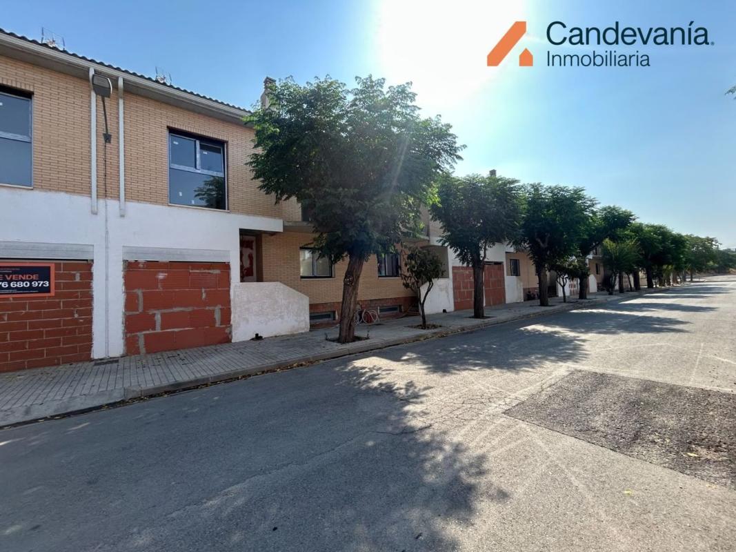 Venta de chalet adosado en Calle Sierra de Guara, 31, Zuera , Zuera photo 2