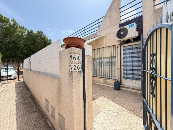 Chalet adosado en Calle Joaquín García Sánchez, La Siesta - El Salado - Torreta, Torrevieja photo 1