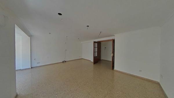 Venta de piso en Piso en Calle Ausiàs March, Barri Zona Nord, Alcoy / Alcoi, Alcoy / Alcoi
photo 1